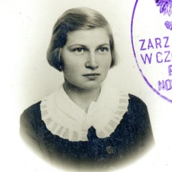 Waleria Krzemińska (1910-1944), fotografia z przedwojennego dowodu osobistego wydanego w 1937 r. (dowód w zbiorach Muzeum Powstania Warszawskiego, nr akc. P/9951, dar p. Andrzeja Dębskiego)