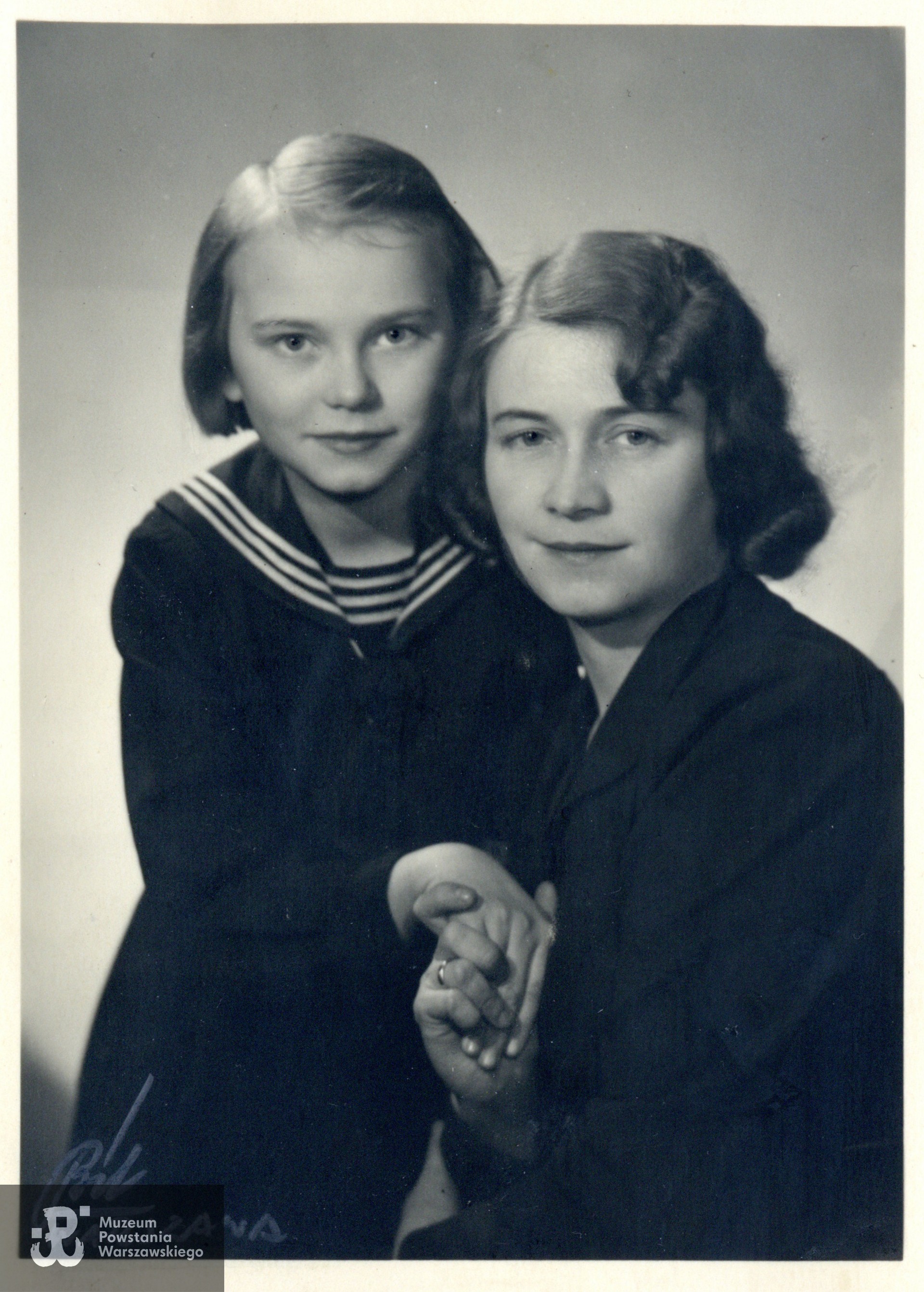 Stefania Wierzchowiecka z córką Urszulą, fotografia ze zbiorów rodzinnych udostępniona przez  p. Marka i Marcina Chmielewskich.