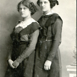 Siostry Marendowskie; Helena (po mężu Świtalska) i Jadwiga (po mężu Piwnicka), fotografia ze zbiorów rodzinnych