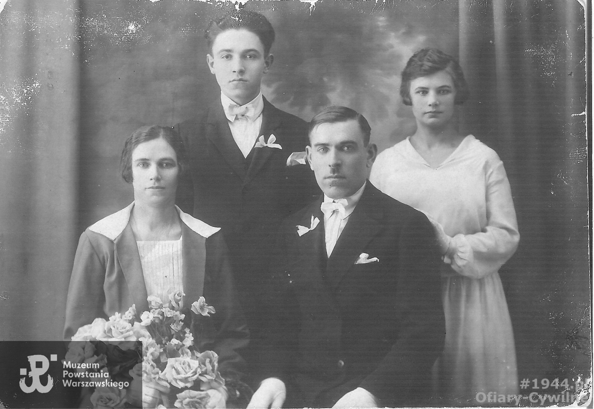 Marcela Pietrzak oraz Ignacy Baczyński z tyłu Zygmunt Pietrzak, 2 luty 1927 r., zdjęcie udostępnił p. Piotr Boetzel