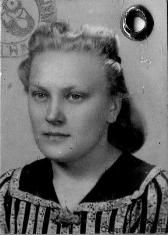 Krystyna Helena Choroszczak (1920-1944), zdjęcie z kenkarty udostępnione przez pana Jana Kosackiego