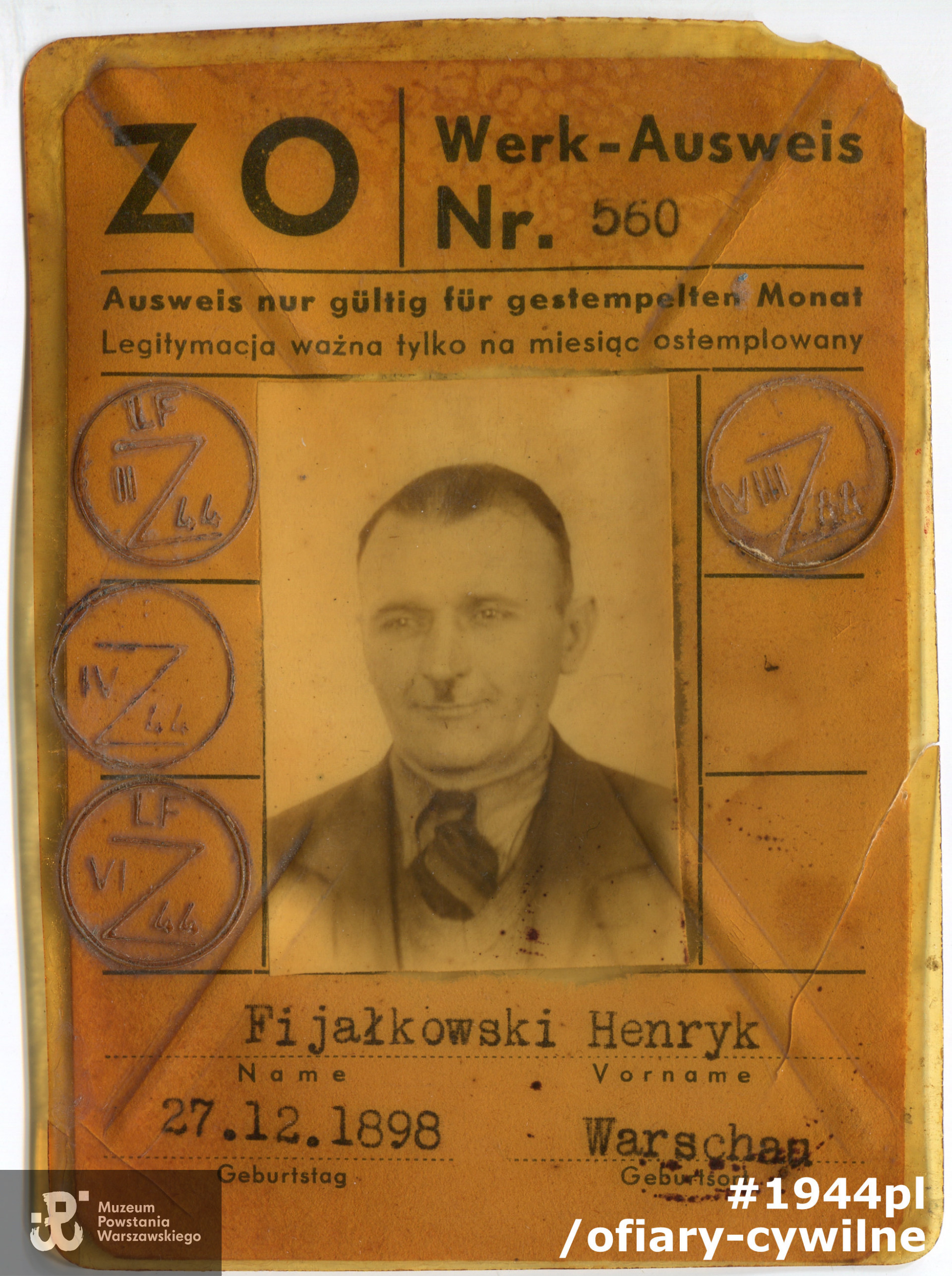 Werk-Ausweis Henryka Fijałkowskiego wydany przez Lokomotivfabrik der Ostrowiecer Hochöfen und Werke A.G. (Wytwórnie Parowozów Spółki Akcyjnej Wielkich Pieców i Zakładów Ostrowieckich) przy ul. Kolejowej 57 (awers), ze zbiorów Muzeum Powstania Warszawskiego nr inwentarzowy MPW-A-3851