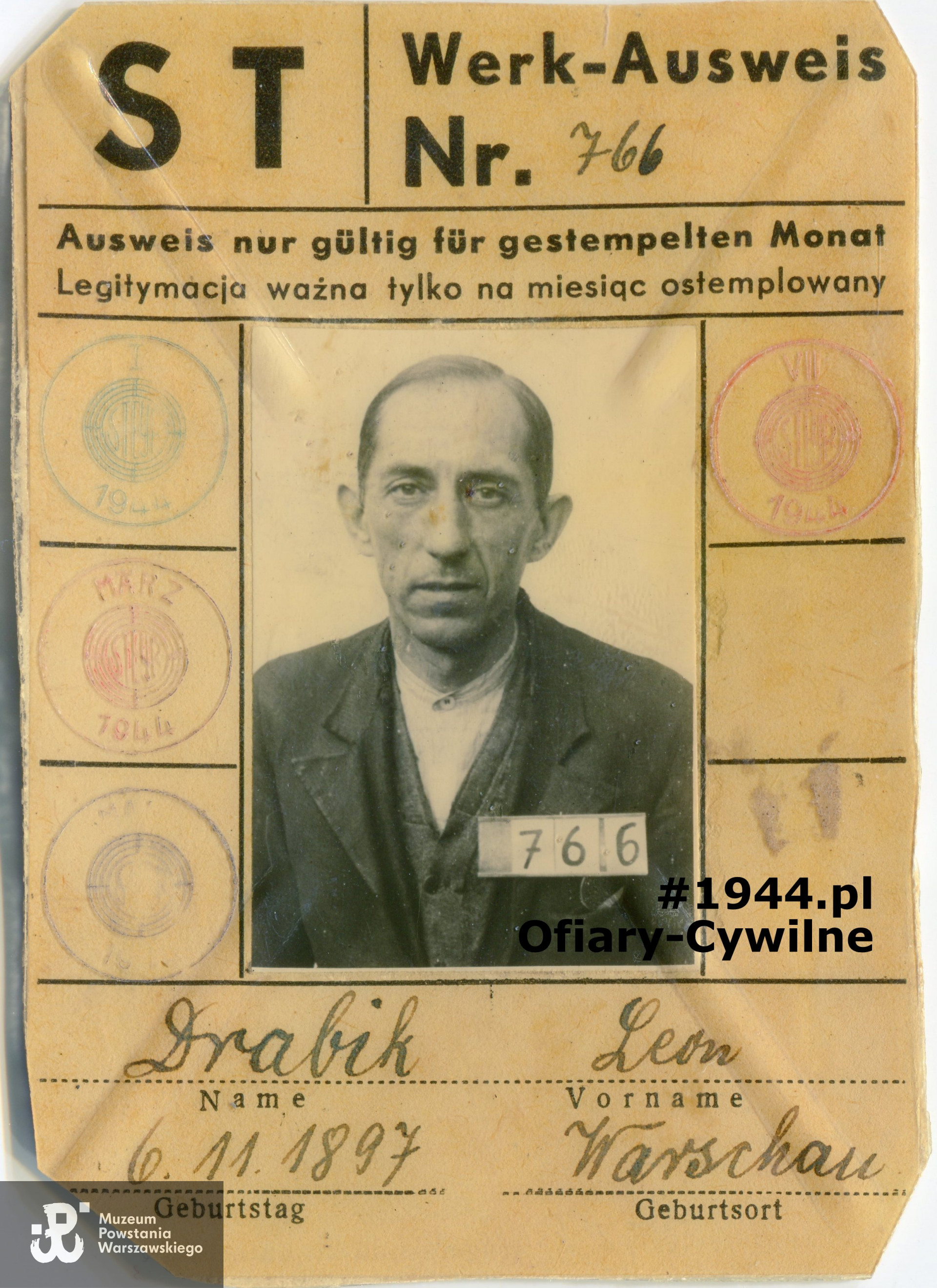 Werk-Ausweis nr. 766 należący do Leona Drabika, który pracował w fabryce karabinów przy ul. Dworskiej 29 w okresie okupacji Steyr-Daimler-Puch AG, ze zbiorów Muzeum Powstania Warszawskiego nr akcesji P/8813
