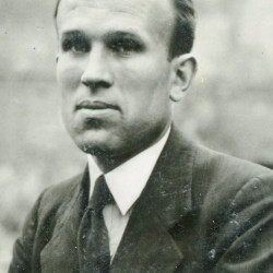 Mieczysław Henryk Gradoń (1913-1944), fotografia z przedwojennej legitymacji ubezpieczeniowej, udostępnił Pan Jan Gradoń