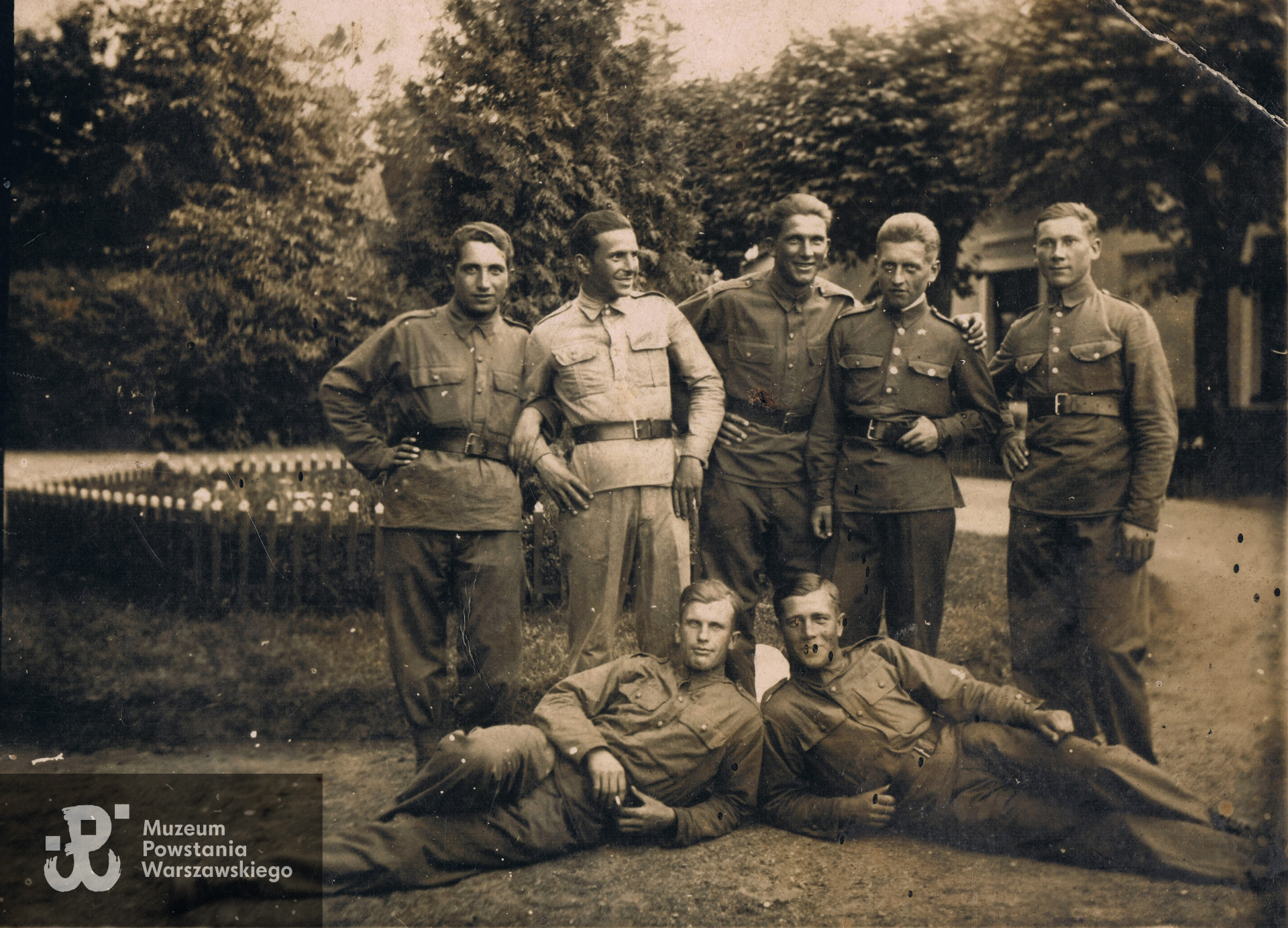 1933 r. Gdynia-Redłowo. Wacław stoi w środku, zdjęcie udostępniła Pani Ewa Gniadek