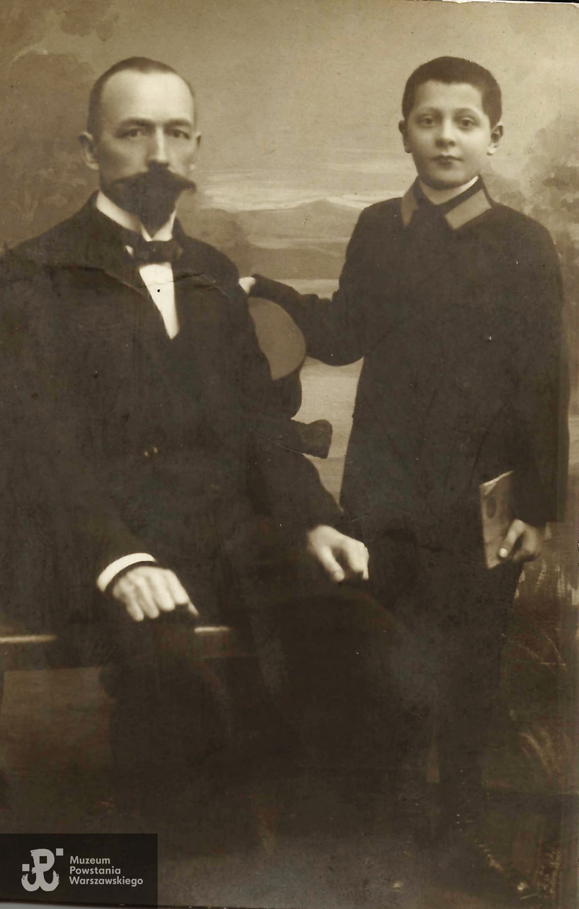 Stefan wraz z ojcem Józefem, zdjęcie z młodości  udostępniła Pani Jolanta Kupryjańczyk