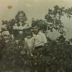Jerzy Ostrowski (pierwszy z lewej), fotografię udostępniła Pani Helena Skory
