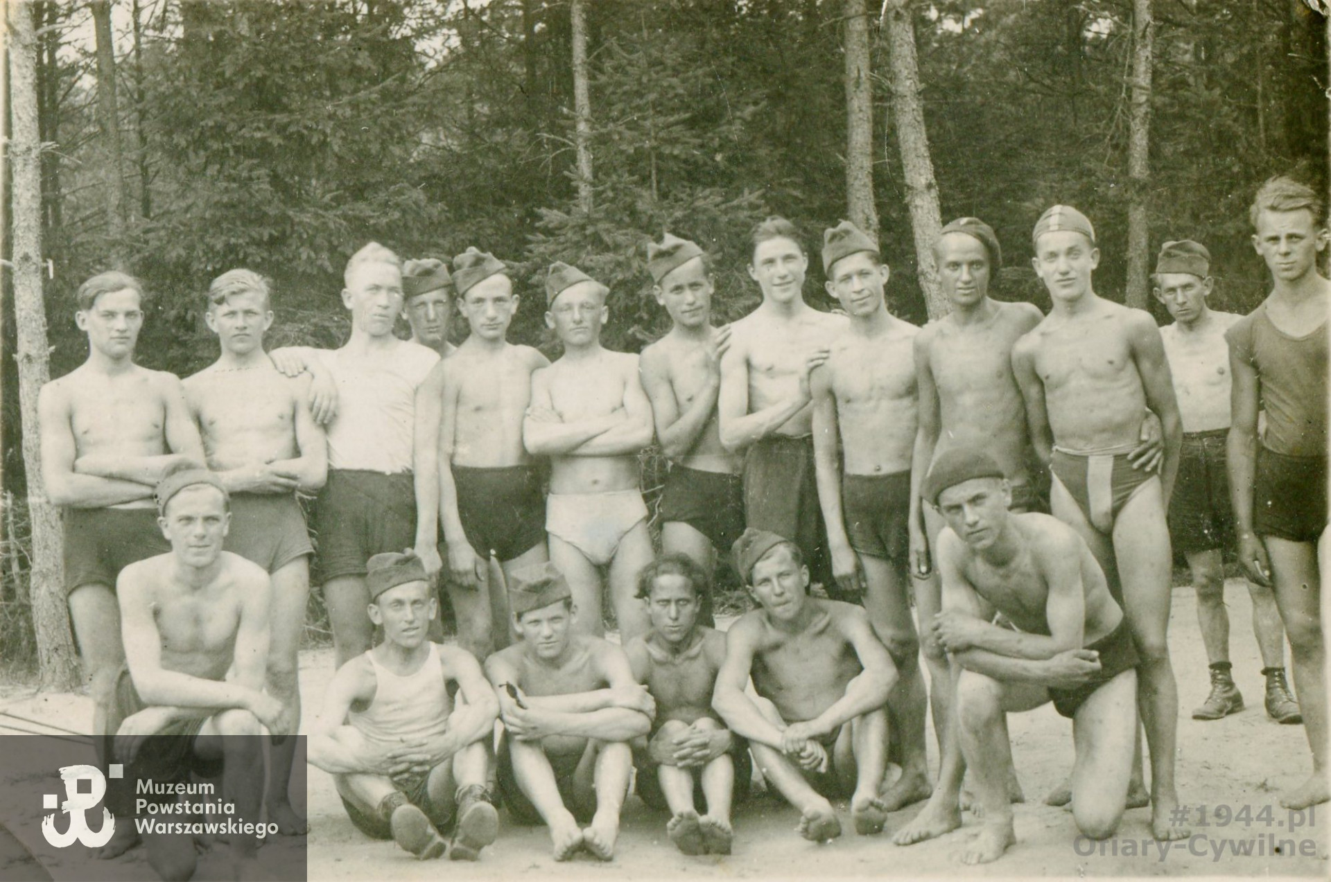 Obóz przysposobienia wojskowego w Lidzbarku, 28 lipca 1936 r. Łukasz siedzi jako trzeci, zdjęcie udostępniła pani Ewa Młynarczuk 