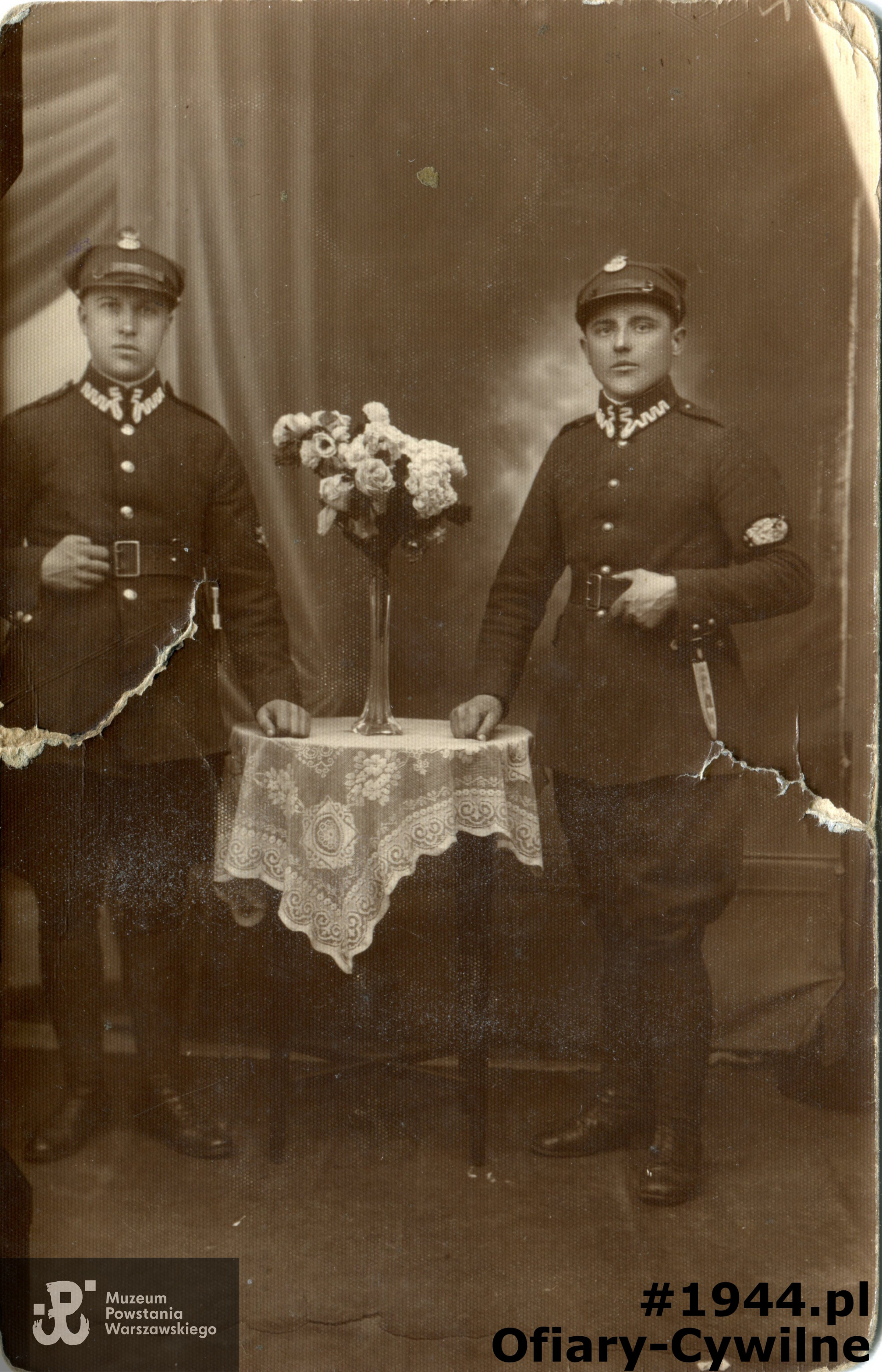 Franciszek Karwat z lewej, zdjęcie ze zbiorów rodzinnych pani Reginy Borkowskiej z domu Karwat