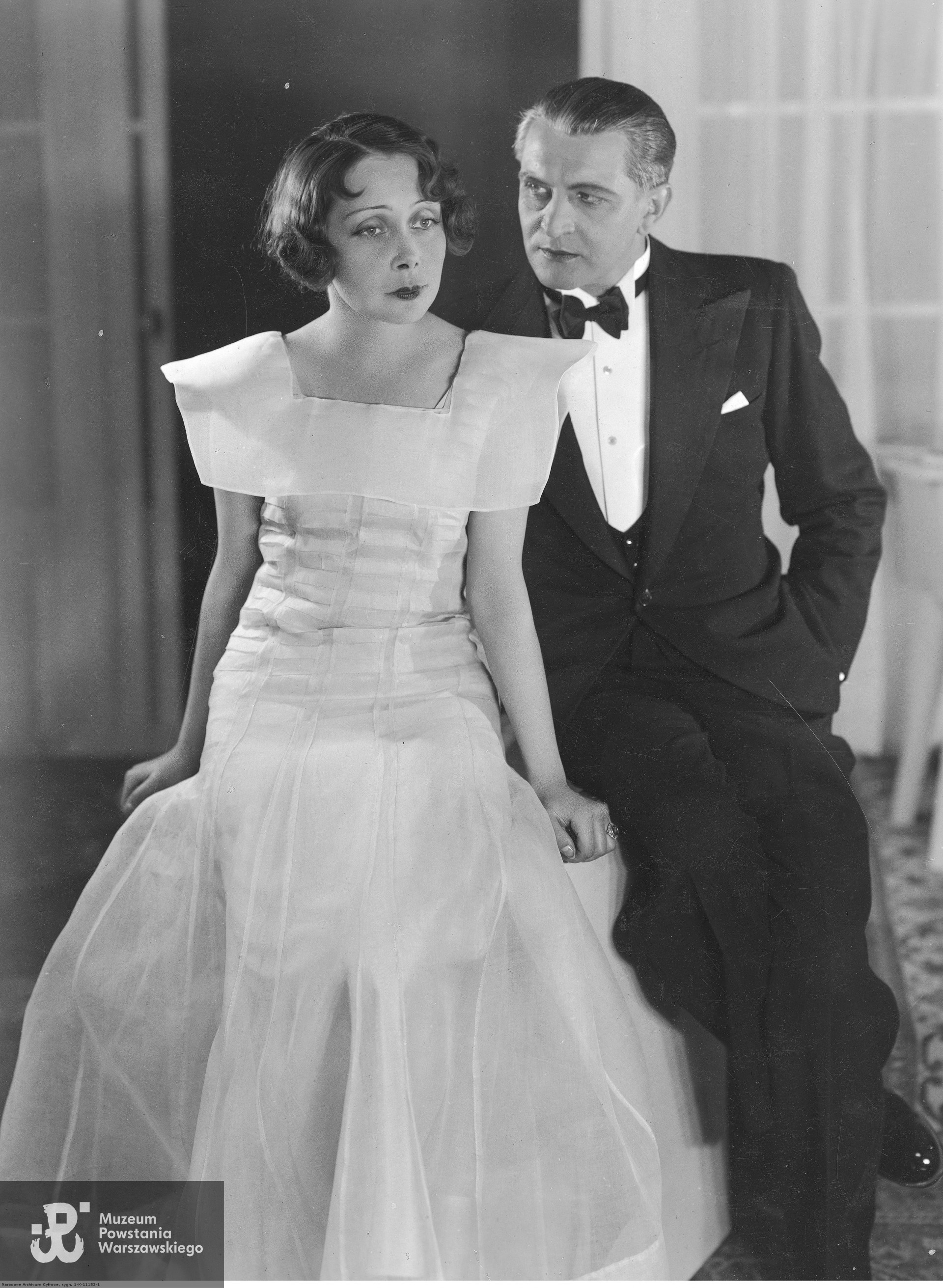 Franciszek Brodniewicz i Aleksandra Leszczyńska w jednej ze scen przedstawienia „Lato” Tadeusza Rittner w Teatrze Polskim w Warszawie, ze zbiorów Narodowego Archiwum Cyfrowego sygnatura: 1-K-11153-1