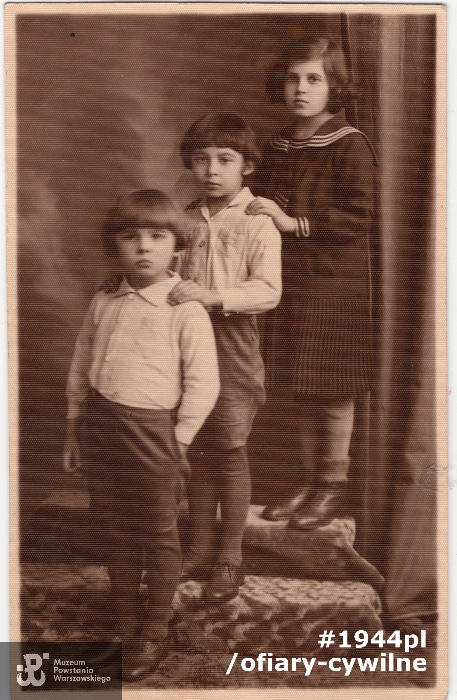 Rodzeństwo Bielakowskich; od góry Anna Waleria, Zygmunt i Andrzej, fotografię udostępnił Pan Piotr Chełmiński