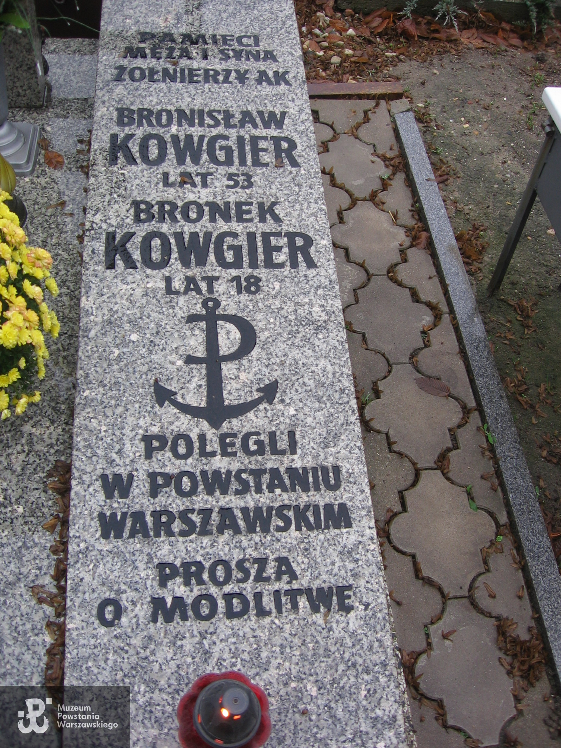 Symboliczne upamiętnienie Bronisława Kowgiera oraz jego syna <a href=