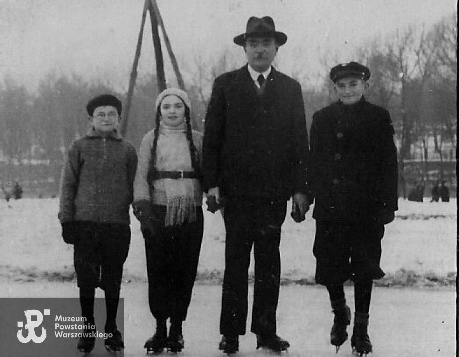 Marceli Kokczyński z dziećmi, zdjęcie udostępnił p. Rafał Wierusz-Kowalski