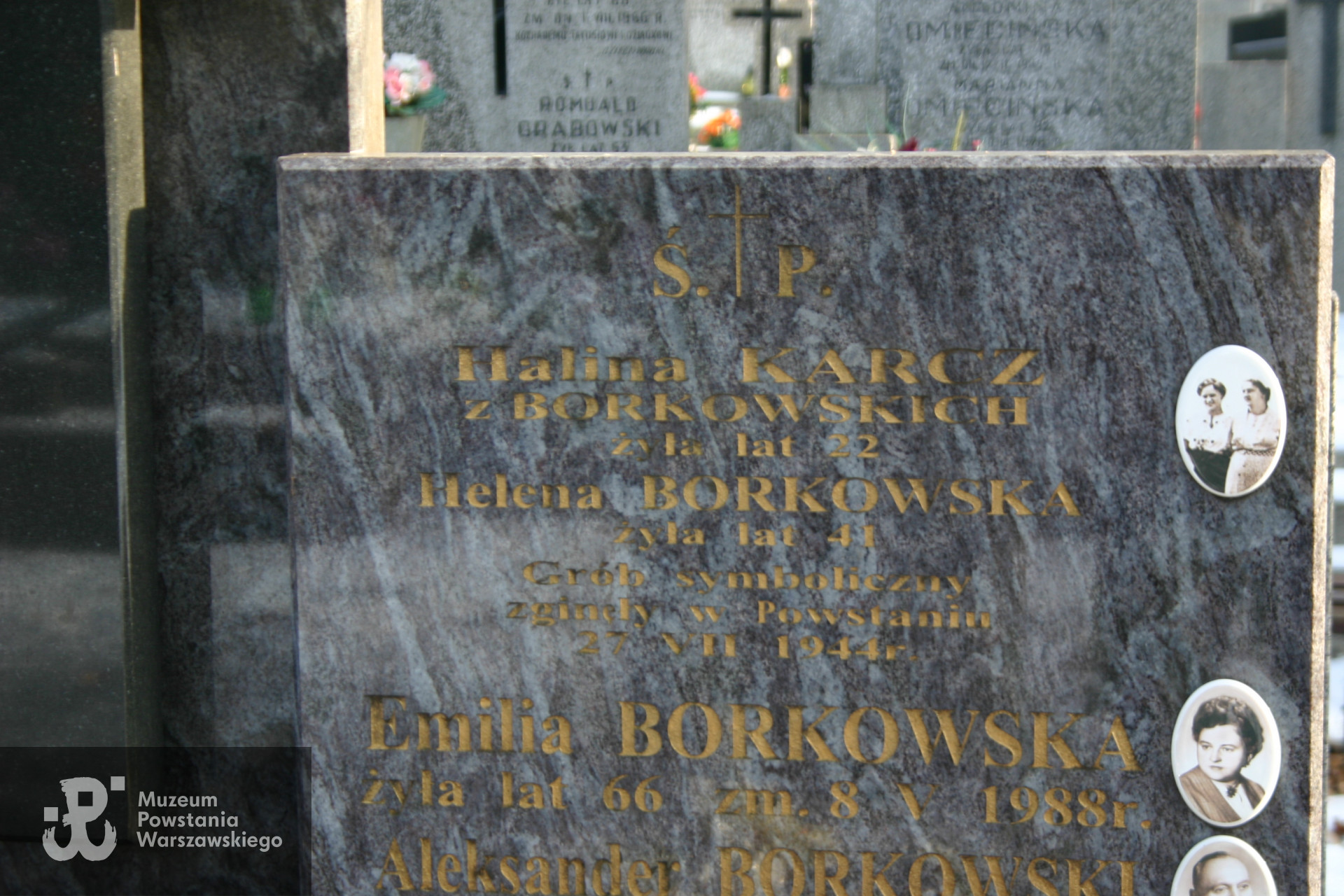 Symboliczny grób Haliny Karcz oraz jej matki Heleny na Cmentarzu Bródnowski
