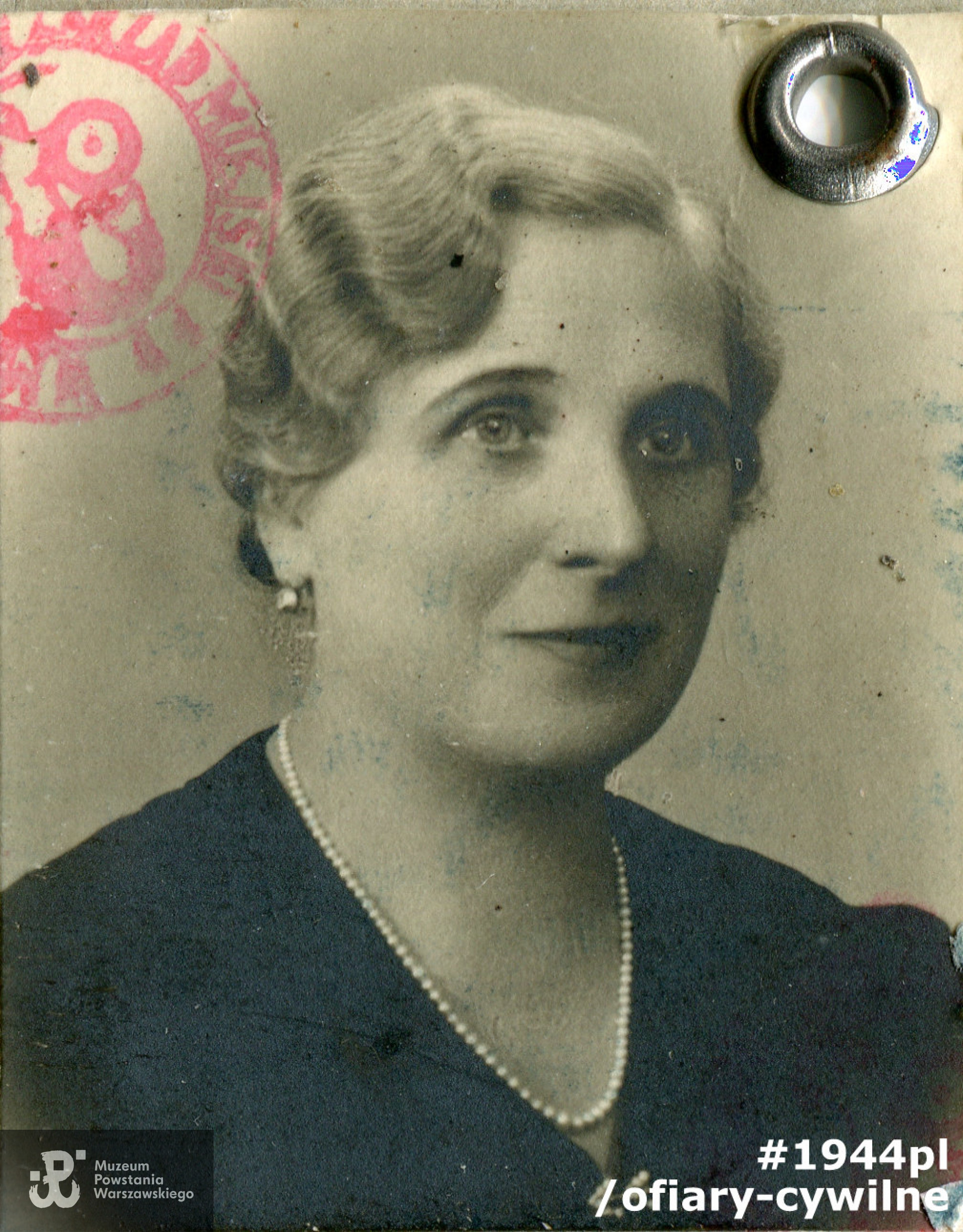 Fotografia z okupacyjnej kenkarty Wandy Rekart, ze zbiorów Muzeum Powstania Warszawskiego nr akcesji P/9258