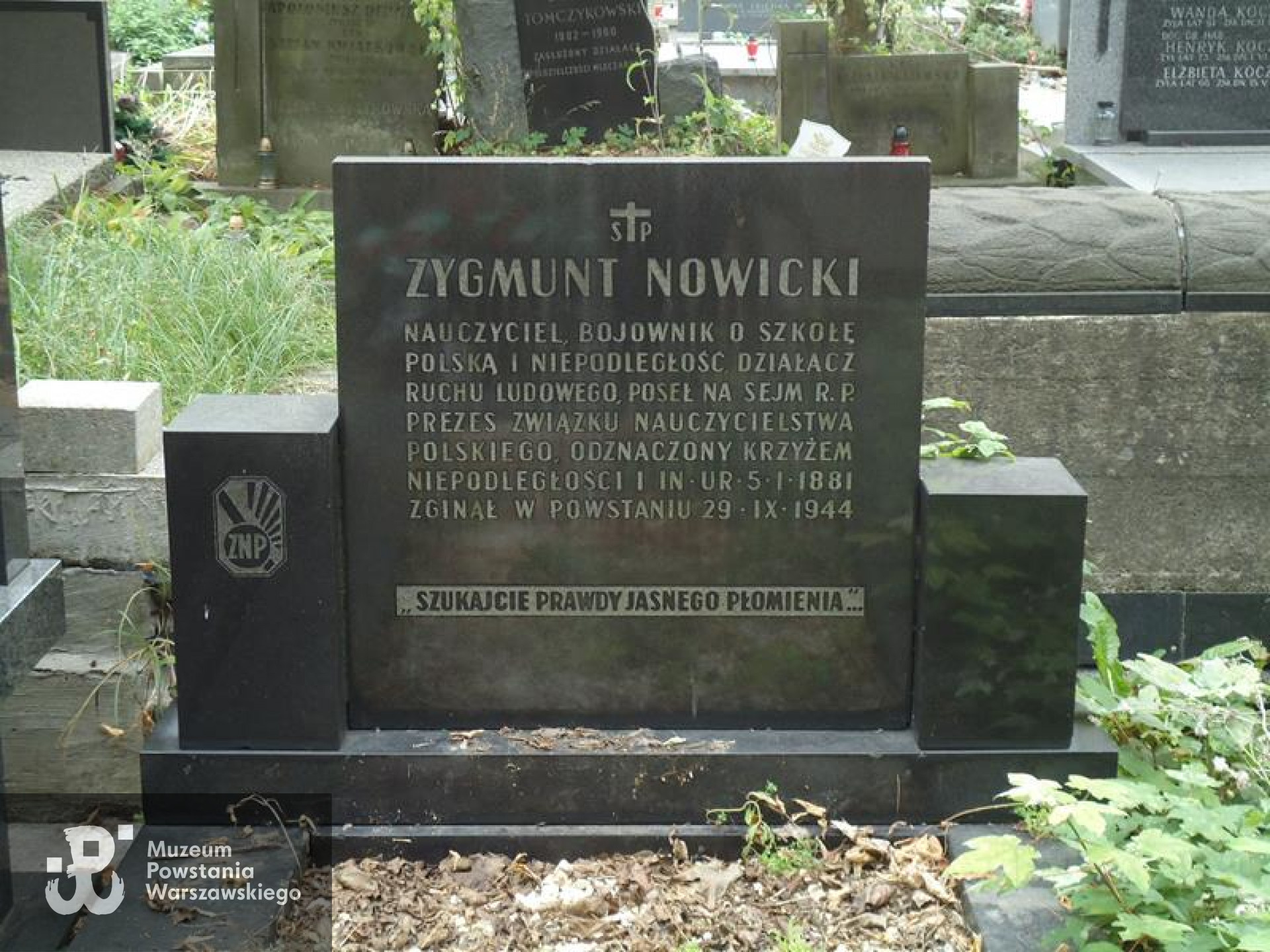 źródło zdjęcia: https://cmentarze.um.warszawa.pl/pomnik.aspx?pom_id=44040