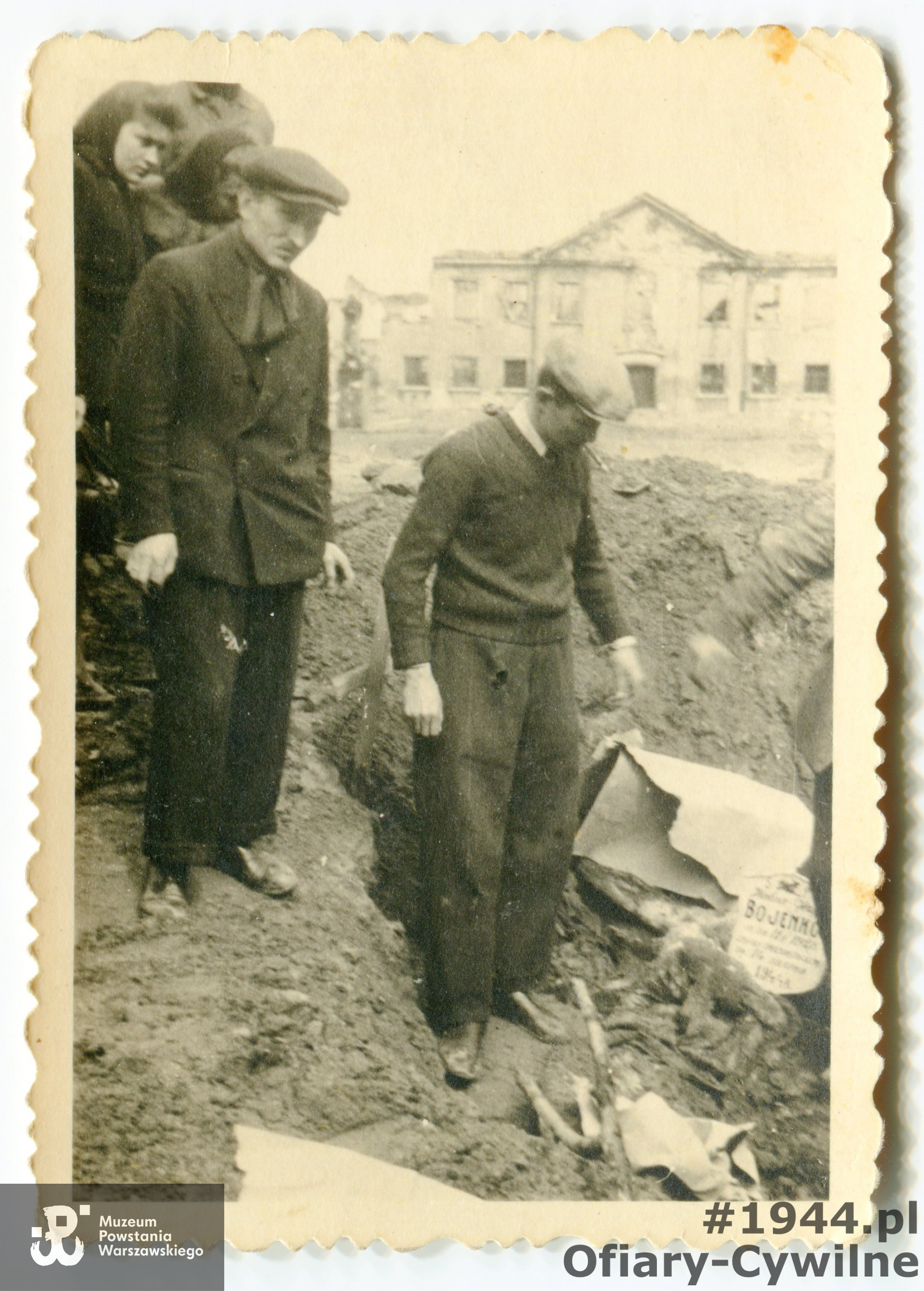 Zdjęcie z ekshumacji Haliny Bojenko z Rynku Nowego Miasta, ze zbiorów pani Marioli Kudrycz