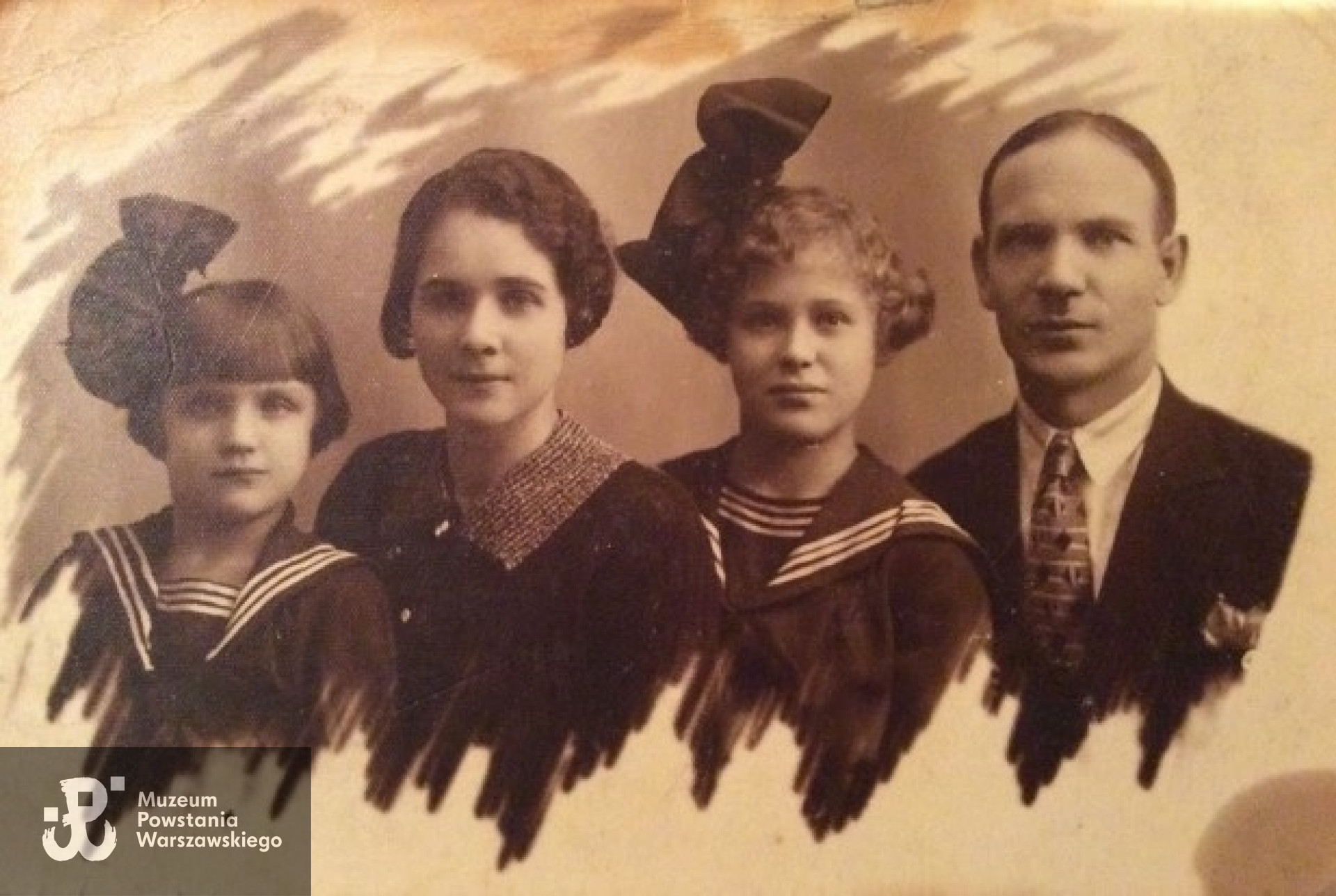 Halina, Mairanna, Wacława, Bazyli Basokowie, fotografia wykonana w 1936 r. w Równem, udostępniła Pani Magdalena Siemińska