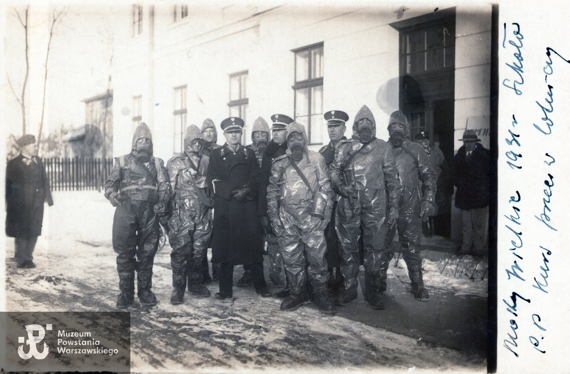 Mosty Wielkie 1931 r. Centralna Szkoła Policji Państwowej, Kurs przeciw chemiczny, fotografię udostępnił Pan Kazimierz Szufnik