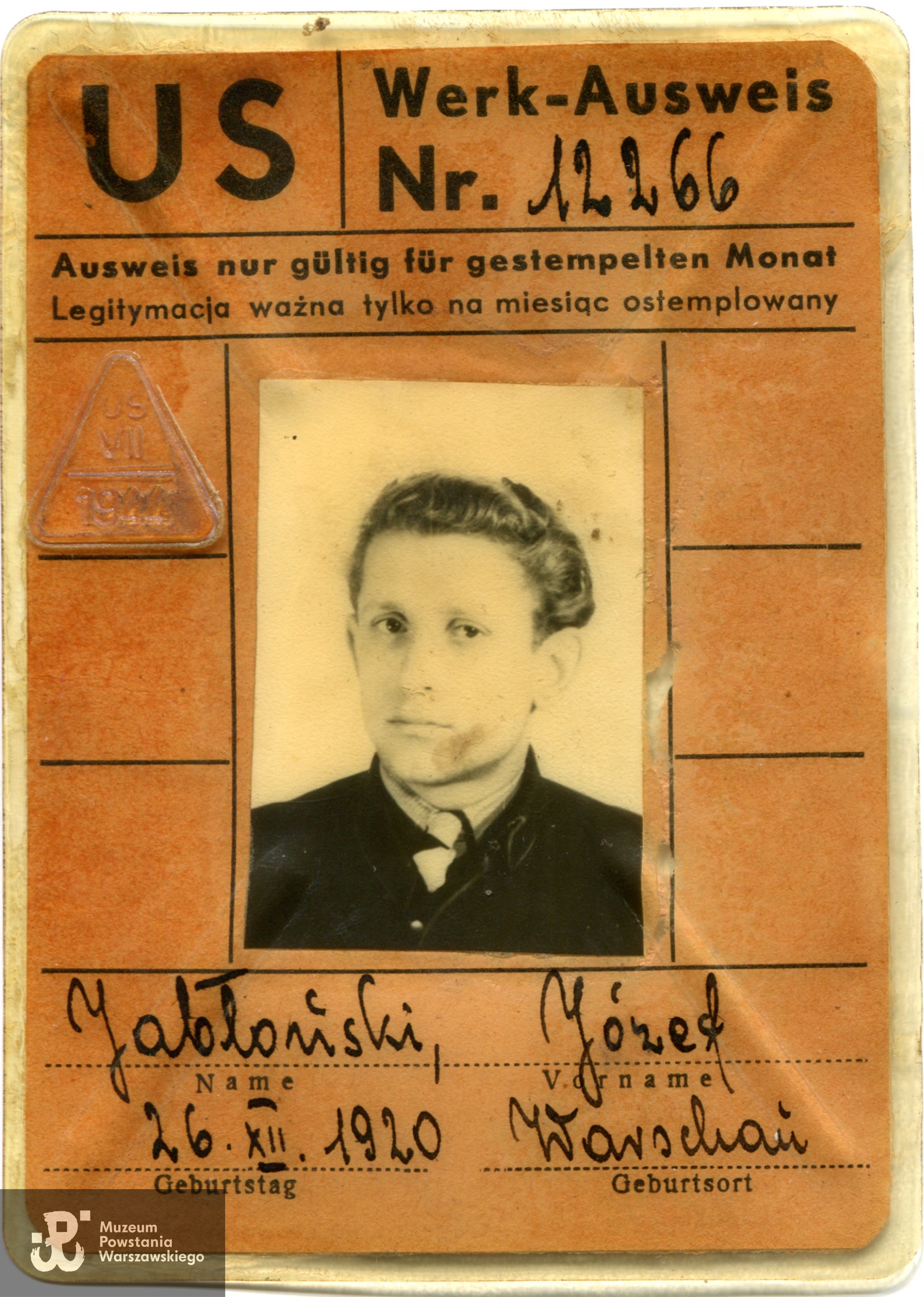 Okupacyjna legitymacja służbowa poświadczająca zatrudnienie (Werk-Ausweis) należąca do Józefa Jabłońskiego, zbiory Muzeum Powstania Warszawskiego syg. MPW-A/13355
