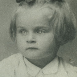 Krystyna Gerlicz (1938-1944), fotografia udostępniona przez siostrę Panią Grażynę Gerlicz-SIlly